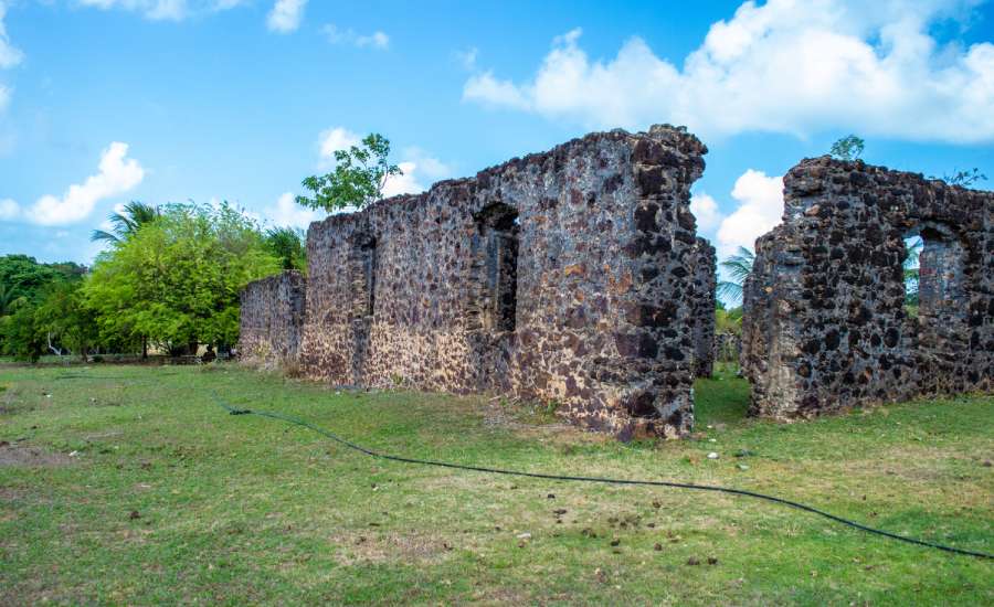 Ruínas da casa de pedra de São João Lostão. Foto: Ednaldo Lins