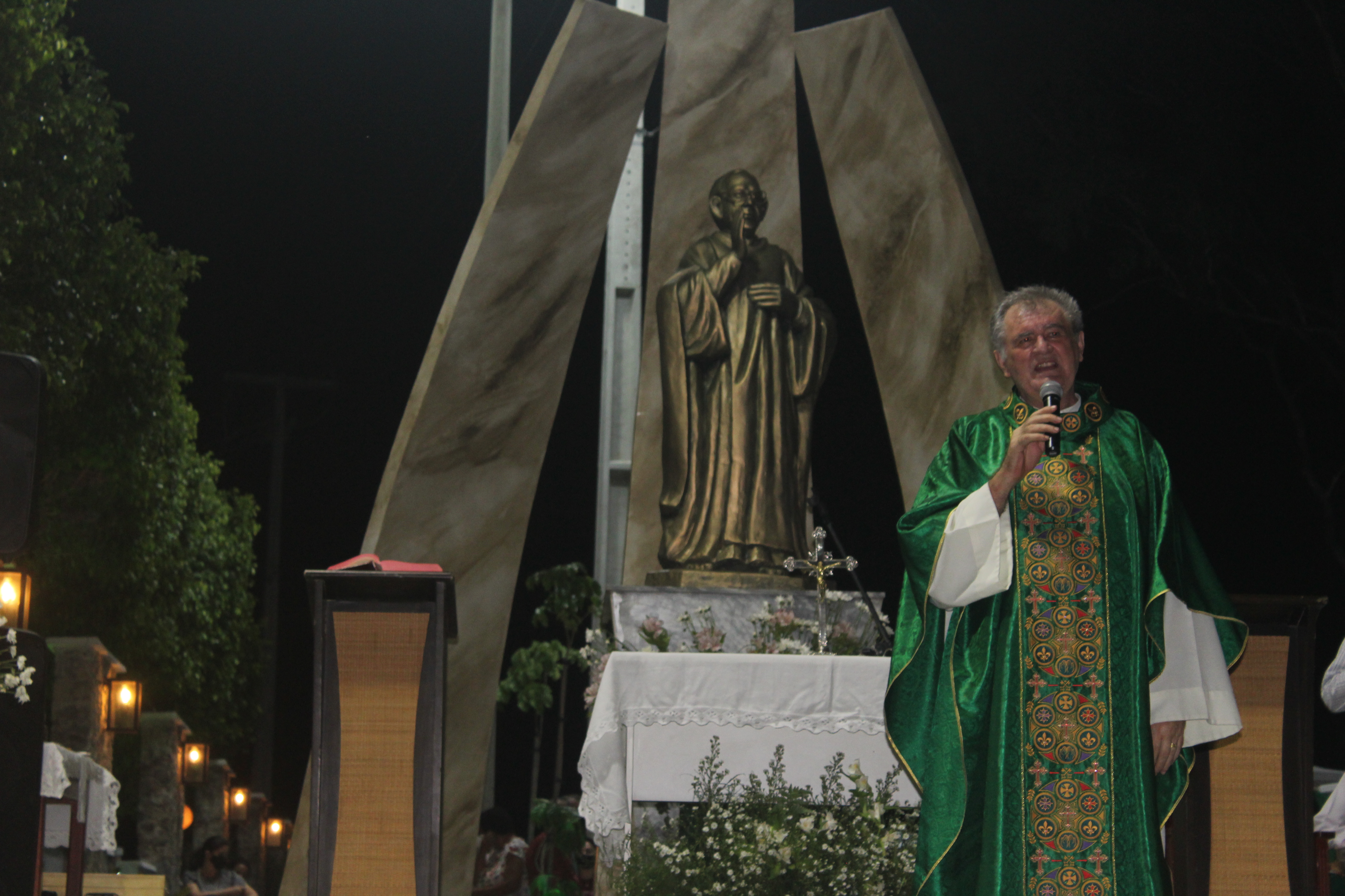 Santa Missa celebrada pelo Padre Raimundo Nonato