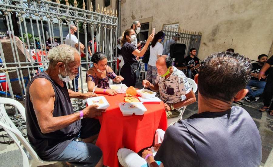 Almoço servido pela arquidiocese de Olinda e Recife pelo Dia Mundial dos Pobres e relançamento do Congresso Eucarístico. Foto: Arquidiocese de Olinda e Recife