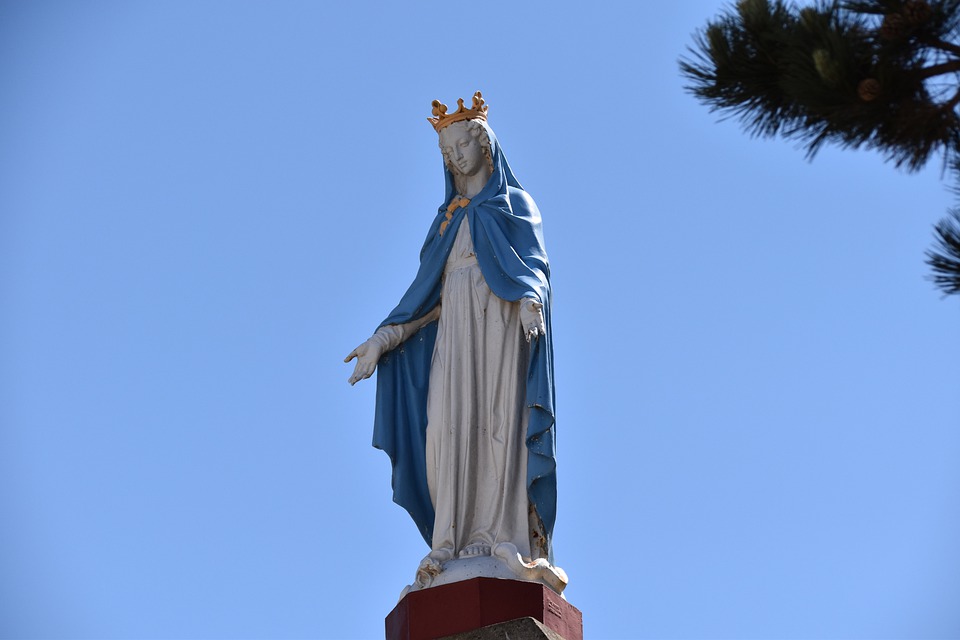 Estátua de Nossa Senhora. Créditos: Pixabay