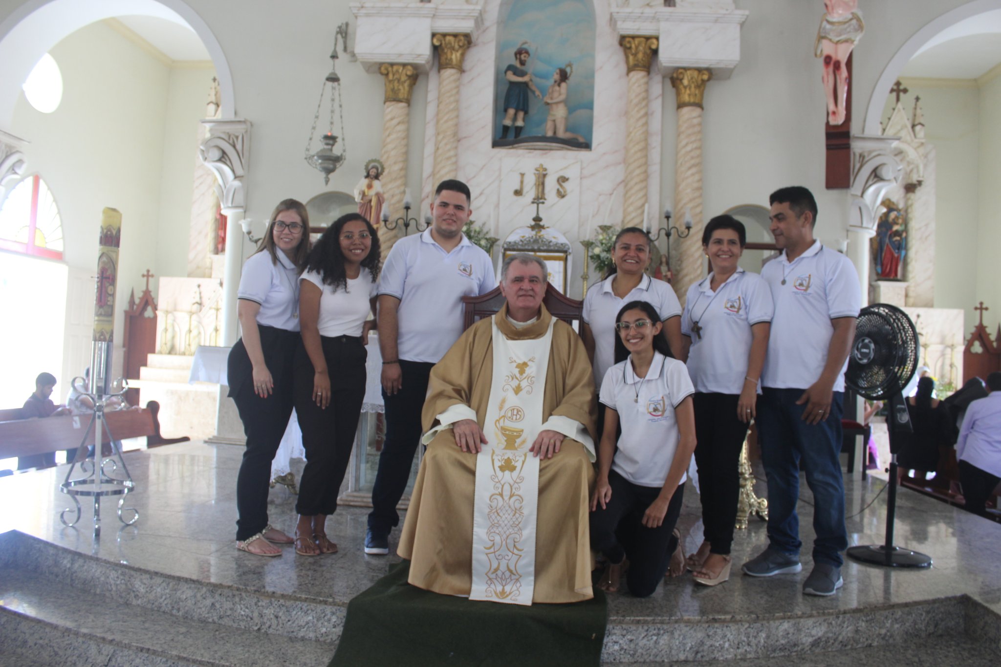 Catequistas da Paróquia de São Manuel juntamente com o Monsenhor Nonato Timbó. Créditos: PASCOM Paróquia de São Manuel