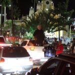 Mons. Nonato realizando bênção dos veículos. Créditos: PASCOM da Paróquia de São Manuel