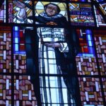 Vitral de São Tomás de Aquino. Créditos: Paróquia de São Manuel
