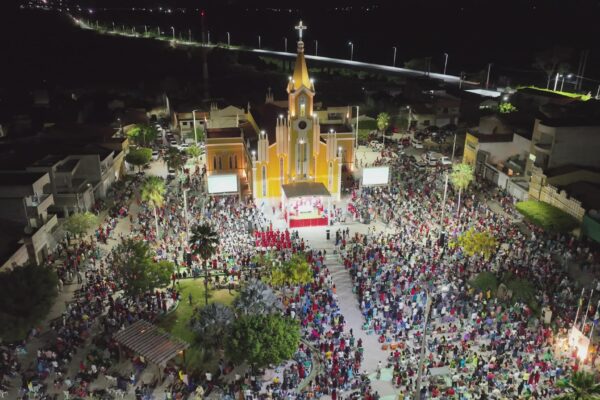 Foto: Edigley – Adro da igreja matriz de São Manuel