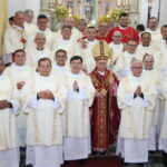 Diáconos Permanentes Ordenados e Dom Vasconcelos. Créditos: PASCOM Paróquia de São Manuel