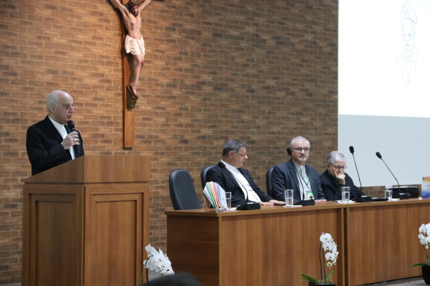 dom Rino Fisichella dando a palavra no Encontro Nacional de preparação para o jubileu 2025. Créditos: CNBB