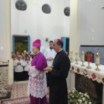 Monsenhor Agnaldo recebe as insígnias episcopais. Créditos: Diocese de Sobral